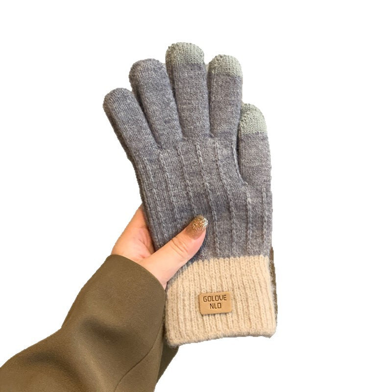 Knitted gloves for men and women in winter