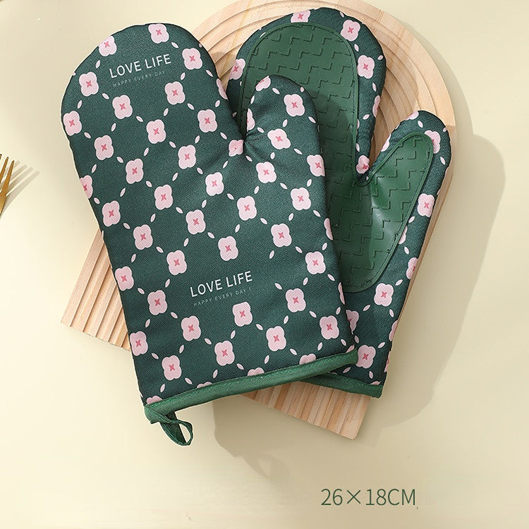 Cotton oven mitts safe for microwave dish handling