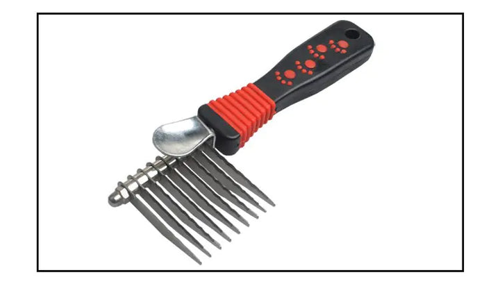 Pet dematting comb detail