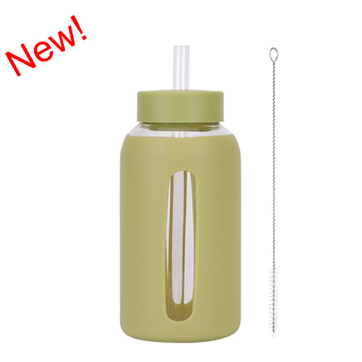 Insulated borosilicate glass cup with straw lid and silicone sleeve