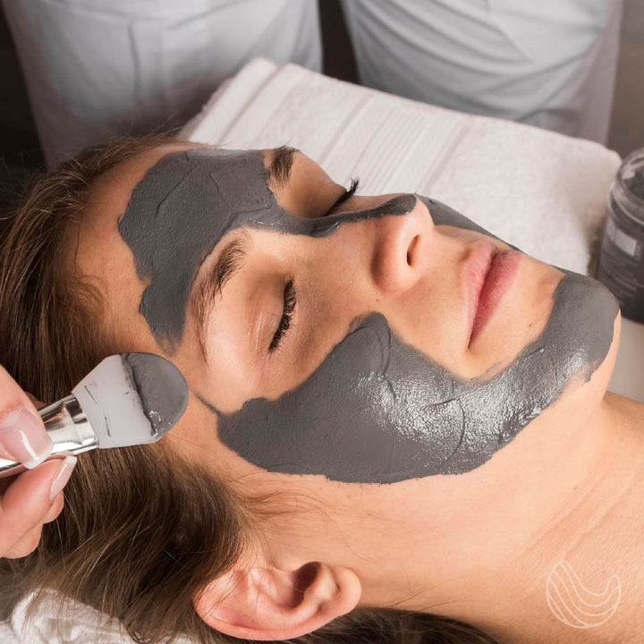 Dead Sea Detox Mud Mask lifestyle application shot