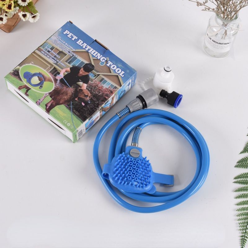 Single-piece silicone bath brush ready to rinse