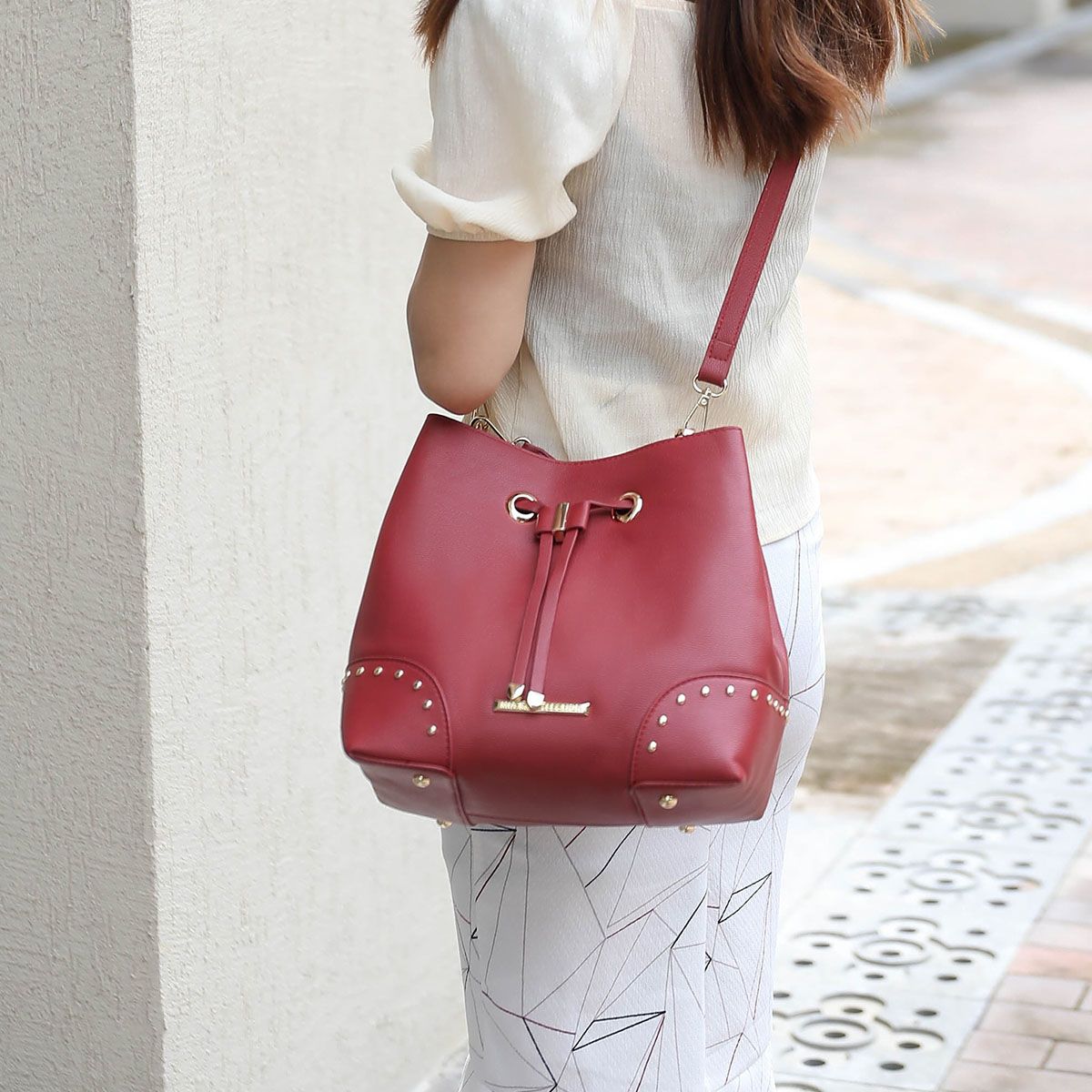MKF Callie Bucket Bag Set17
