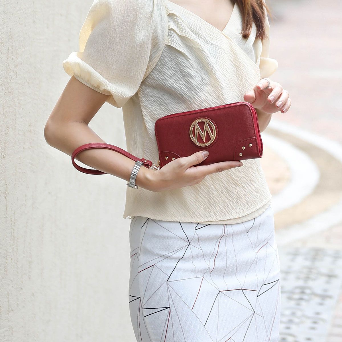 MKF Callie bucket bag in neutral color, lifestyle view