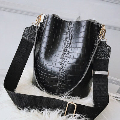 Single shoulder bucket bag close-up of front design