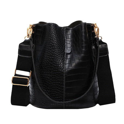 Single shoulder bucket bag size reference shot