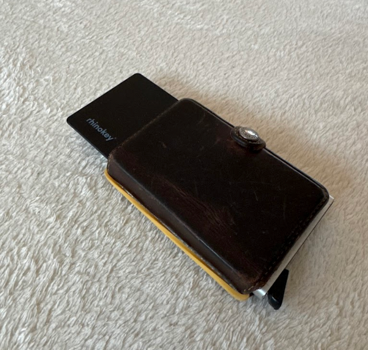 Smart wallet tracking card phone app interface