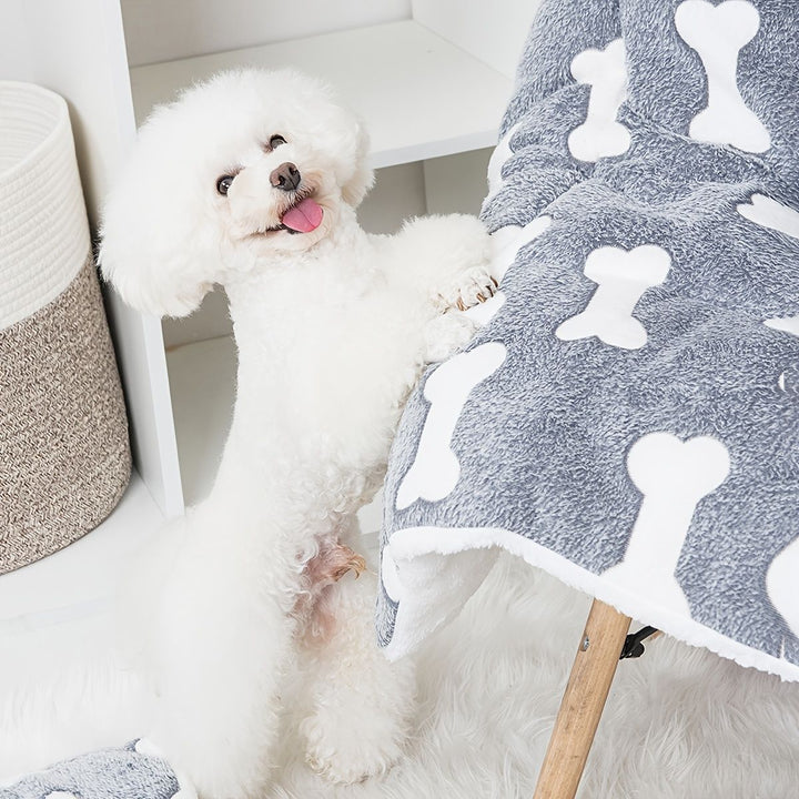 Dog resting on the thickened bed mat