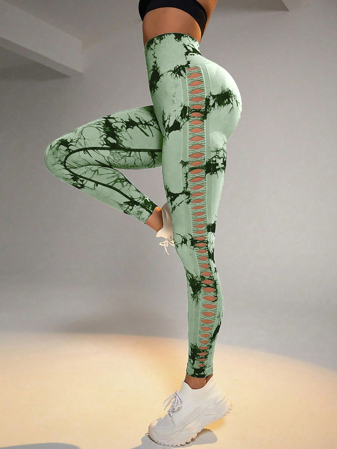 Seamless cut-out workout leggings side view