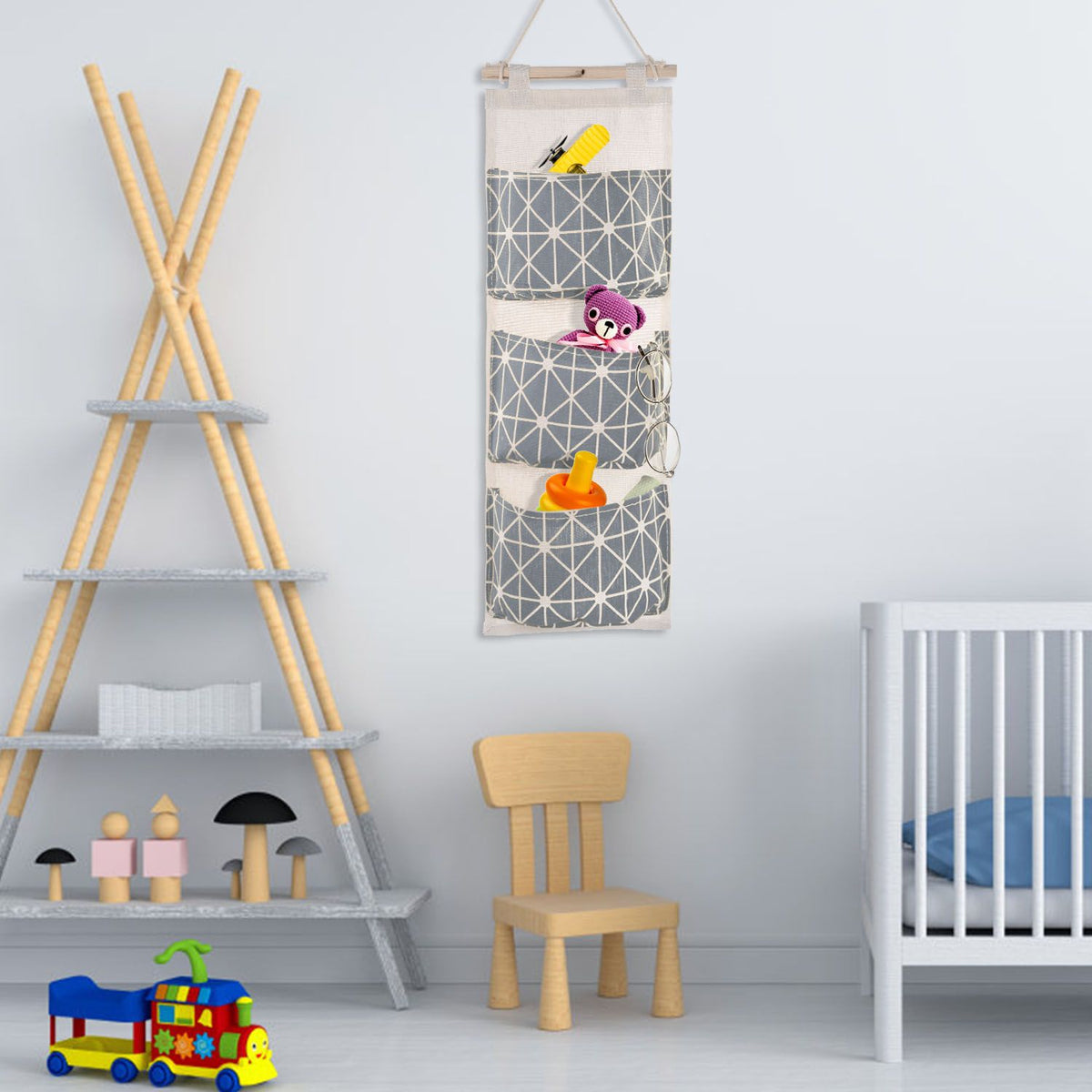 Waterproof Wall-Mounted Storage Bag Organizer detail close-up