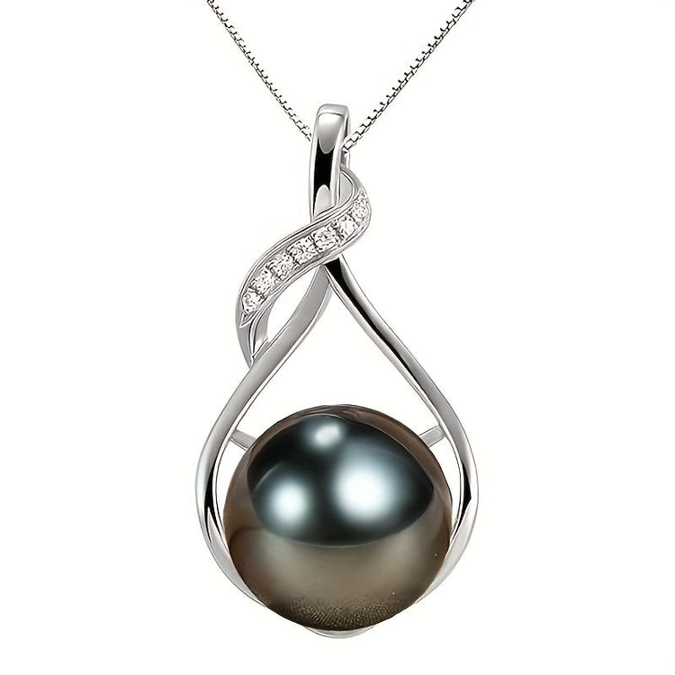 Black pearl pendant close-up on Tahitian-style necklace
