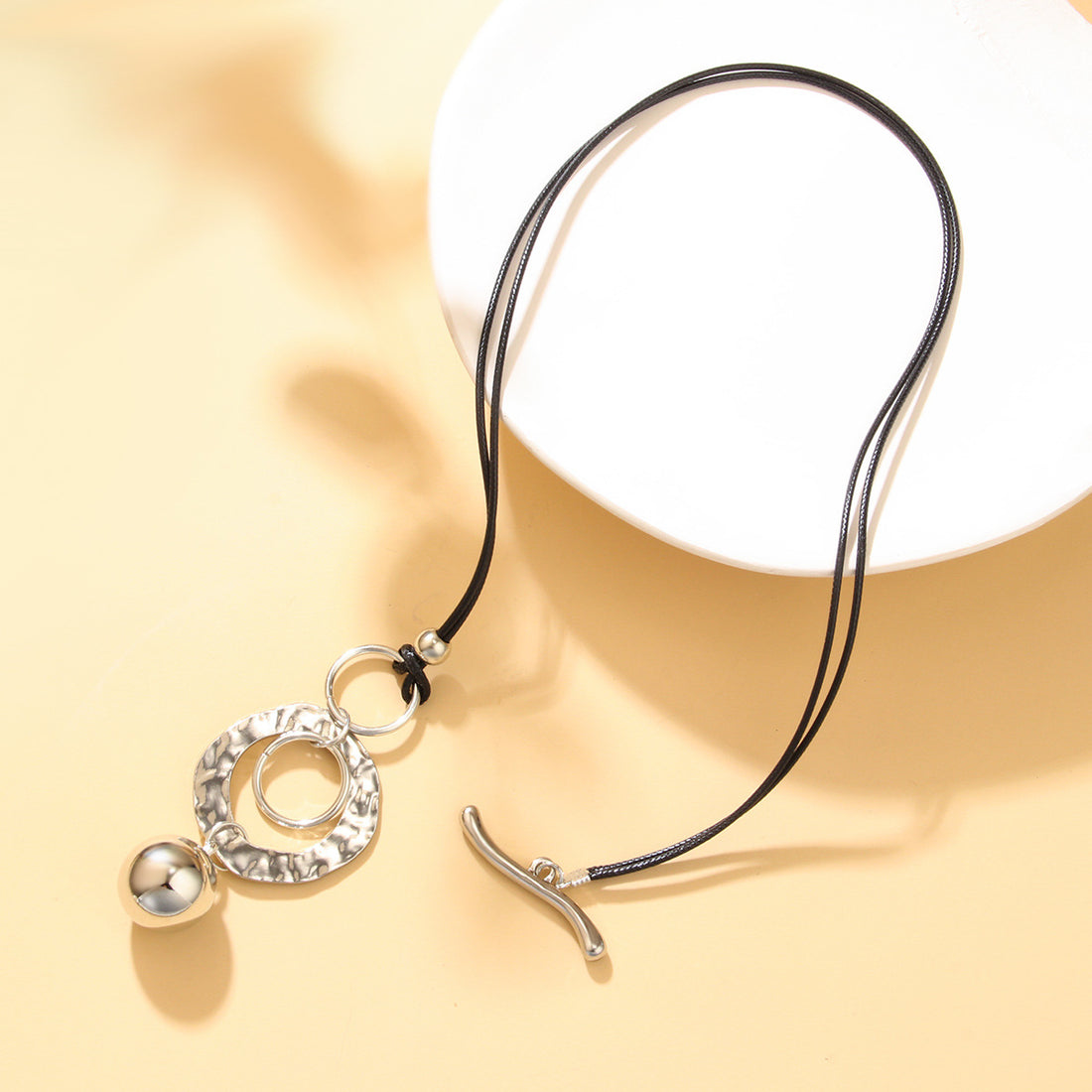 Minimalist Round Pendant Alloy Necklace Geometric Fashion Jewelry for Men and Women