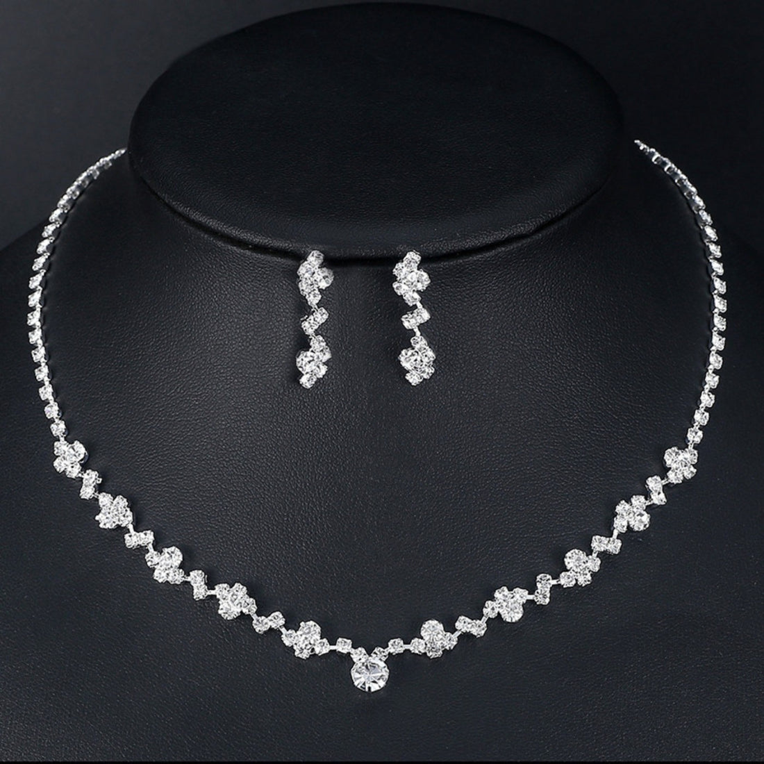 Rhinestone Geometric Pendant Necklace and Earrings Jewelry Set for Women Bridal Light Luxury