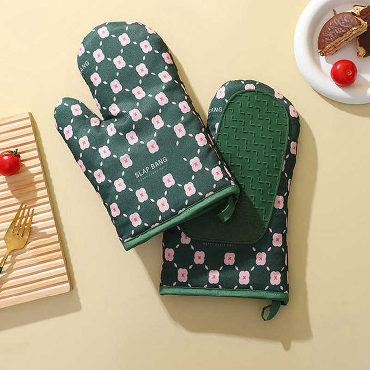 Cotton oven mitt flexible cuff design