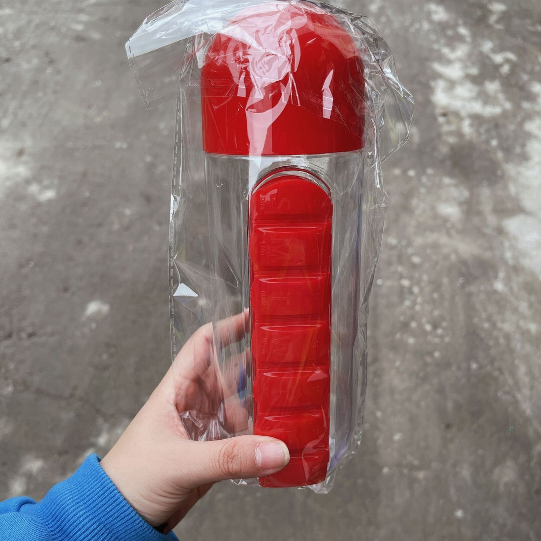 Multifunctional Two-in-One Water Bottle Pill Organizer product image 7
