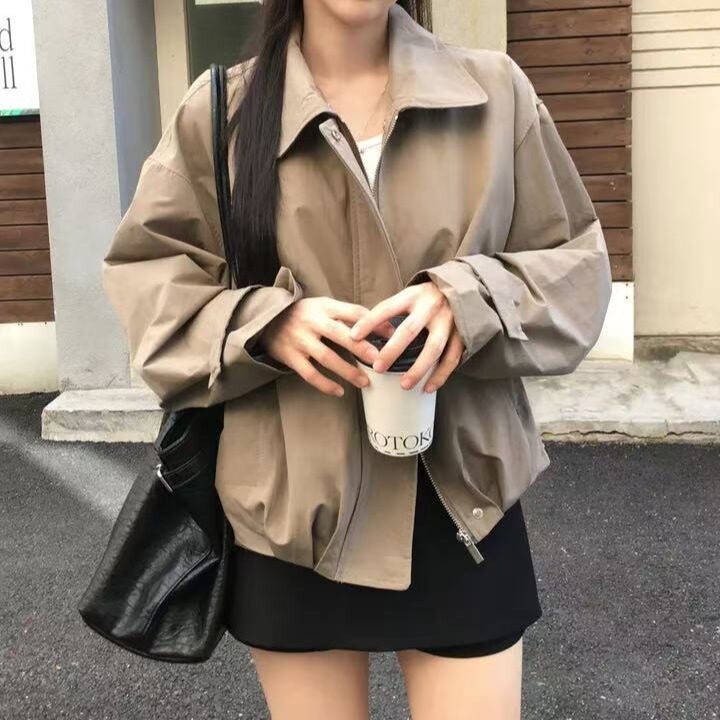 Women's short loose-fit trench coat with lapel collar, photo 4