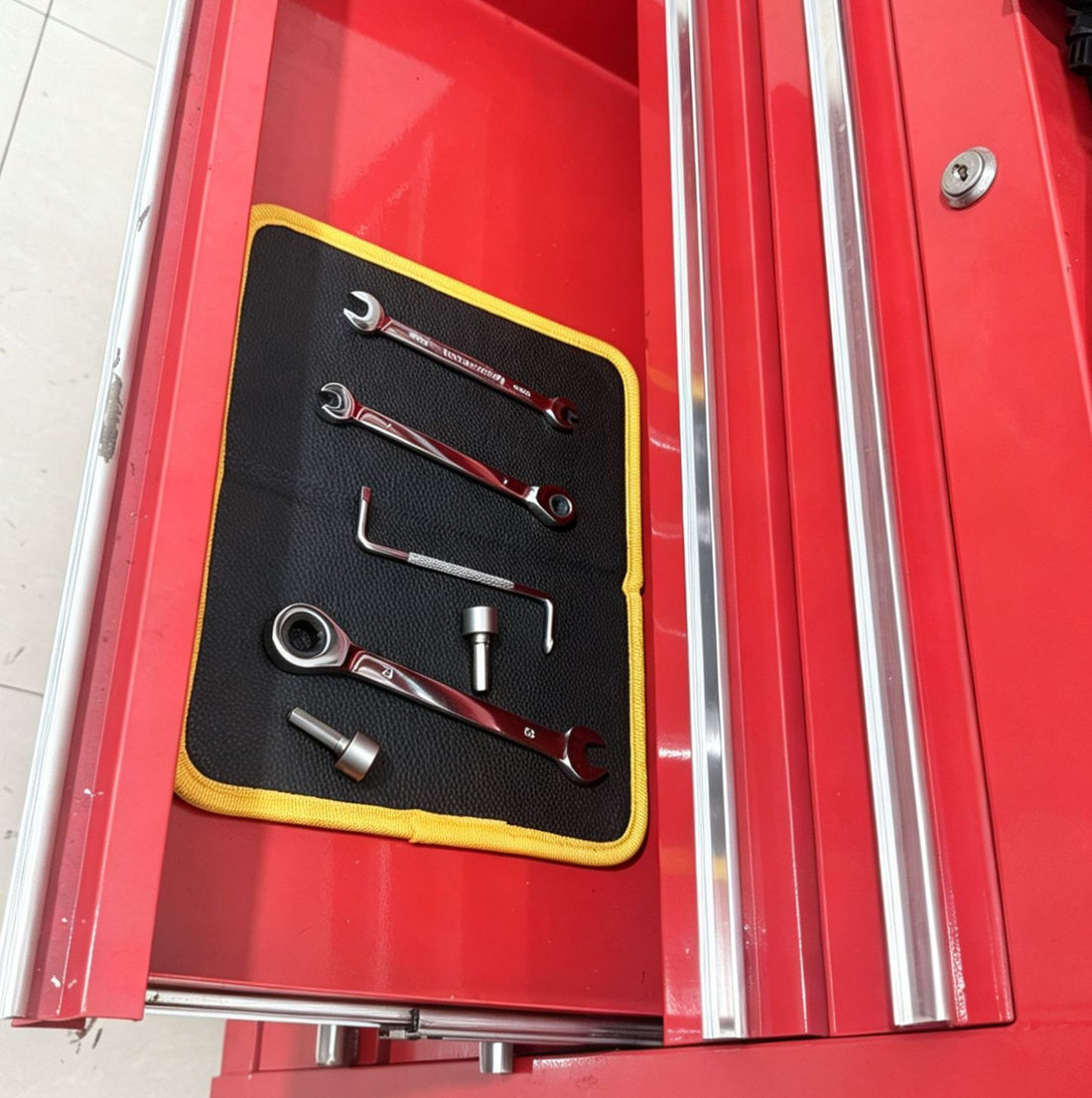 Foldable Magnetic Tool Mat Organizer