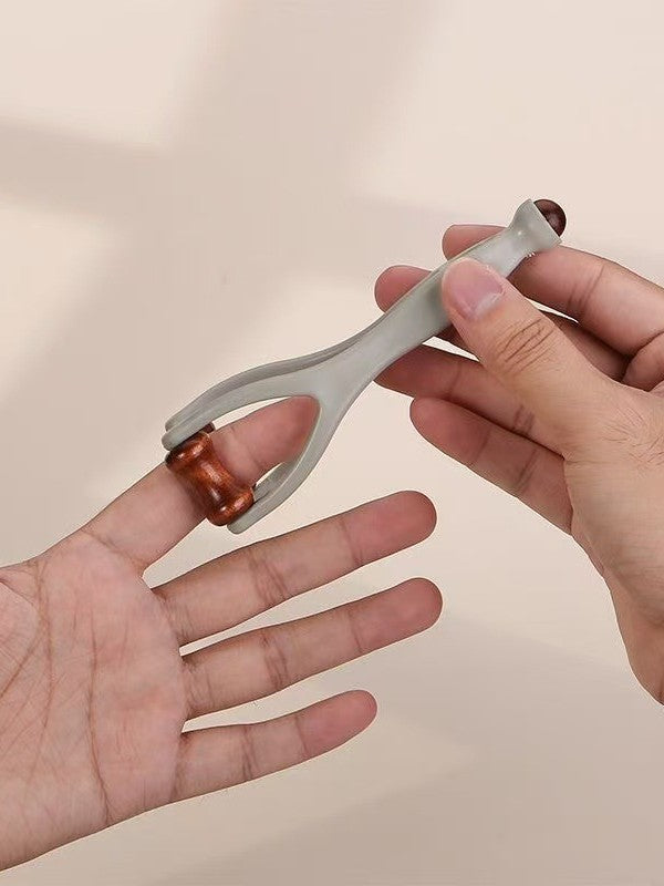 Solid wood finger massager product image 1