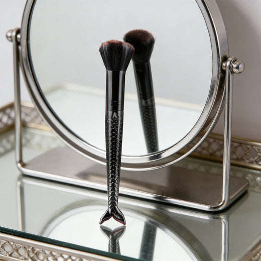 Foundation brush handle showing lightweight grip