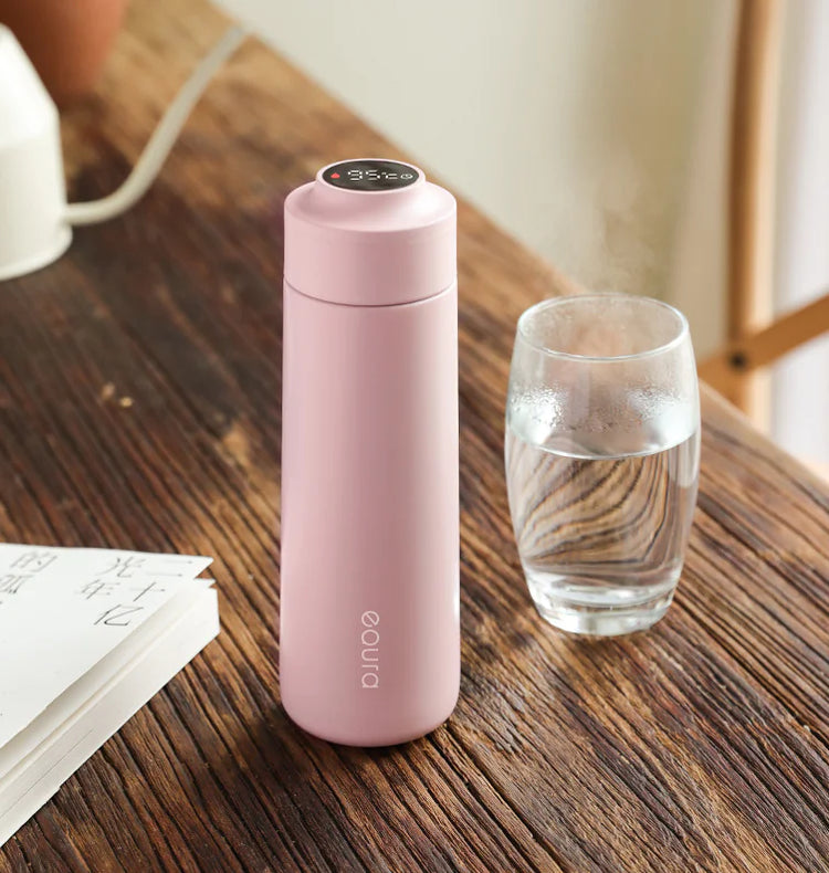 Smart water bottle USB charging detail