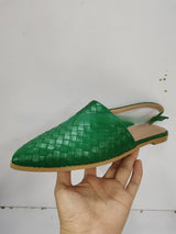 Pointed-toe woven women?s shoes