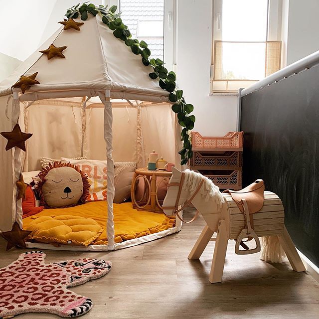 Children's Canvas Play Tent with 8 Doors