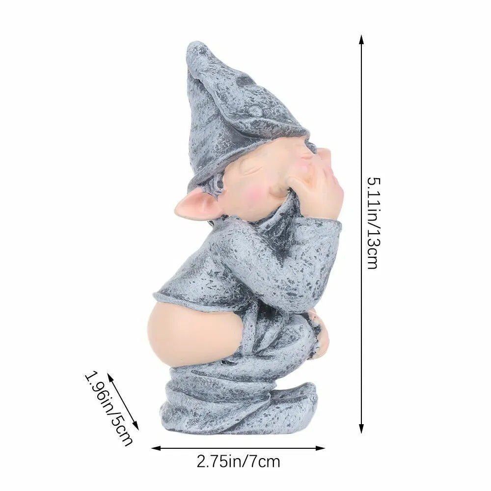 Pooping gnome statue size 13 cm tall by 7 cm wide