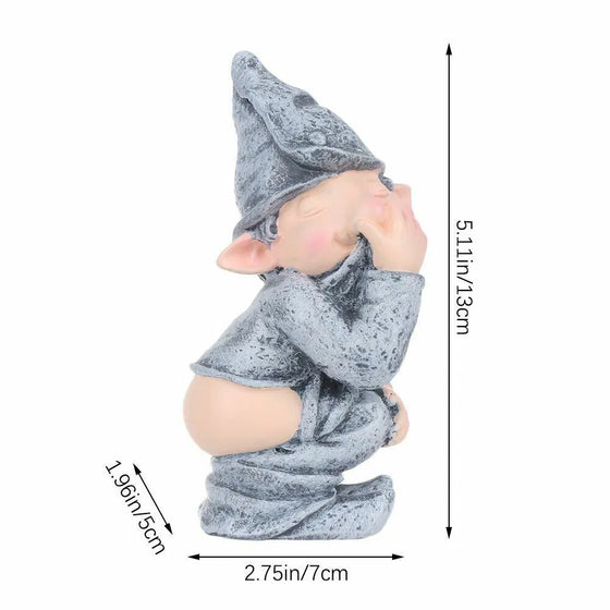 Pooping gnome statue size 13 cm tall by 7 cm wide