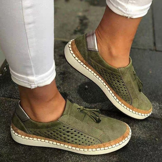 Striped Sole Tassel Low-Top Casual Shoes