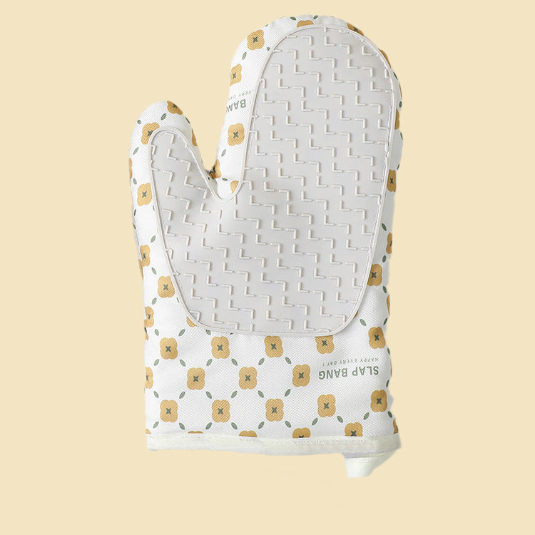 Non-slip grip cotton oven mitts detail view