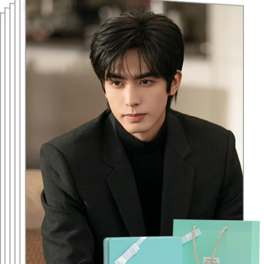 Song Weilong Lin Yisen Character Photo Cards and Collectibles