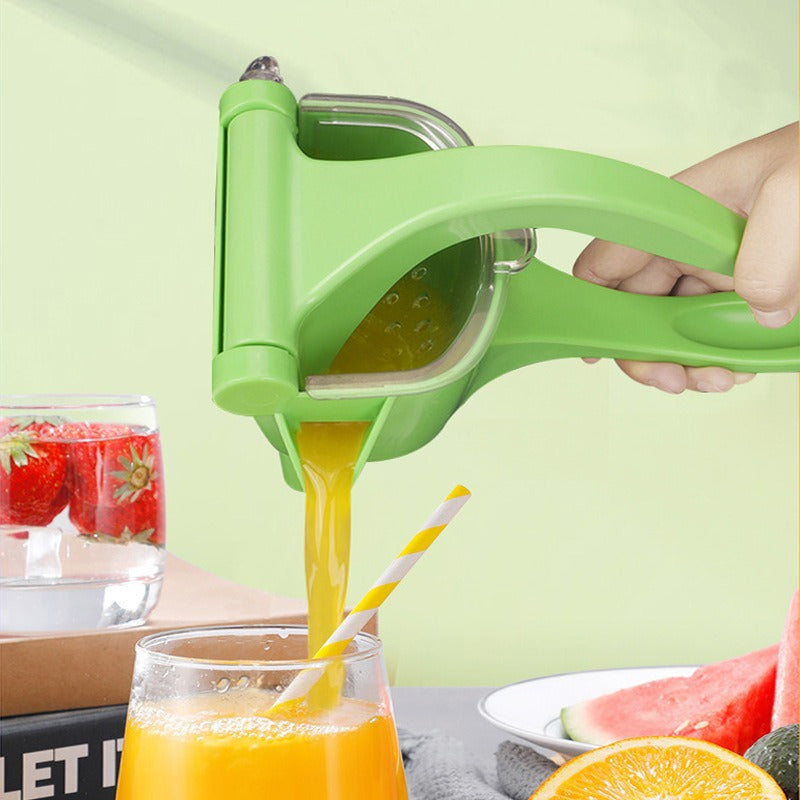 Manual juicer for extracting orange juice