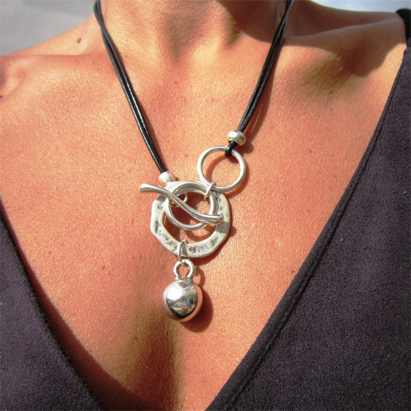 Minimalist Round Pendant Alloy Necklace Geometric Fashion Jewelry for Men and Women