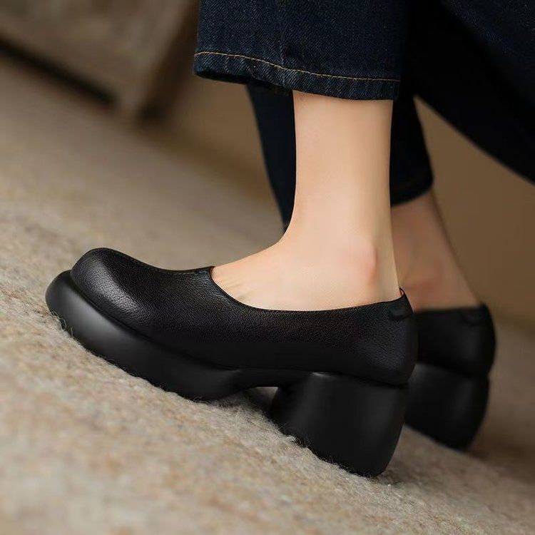 Women's Chunky Heel Shoes Round Toe Platform Patent Leather Pumps