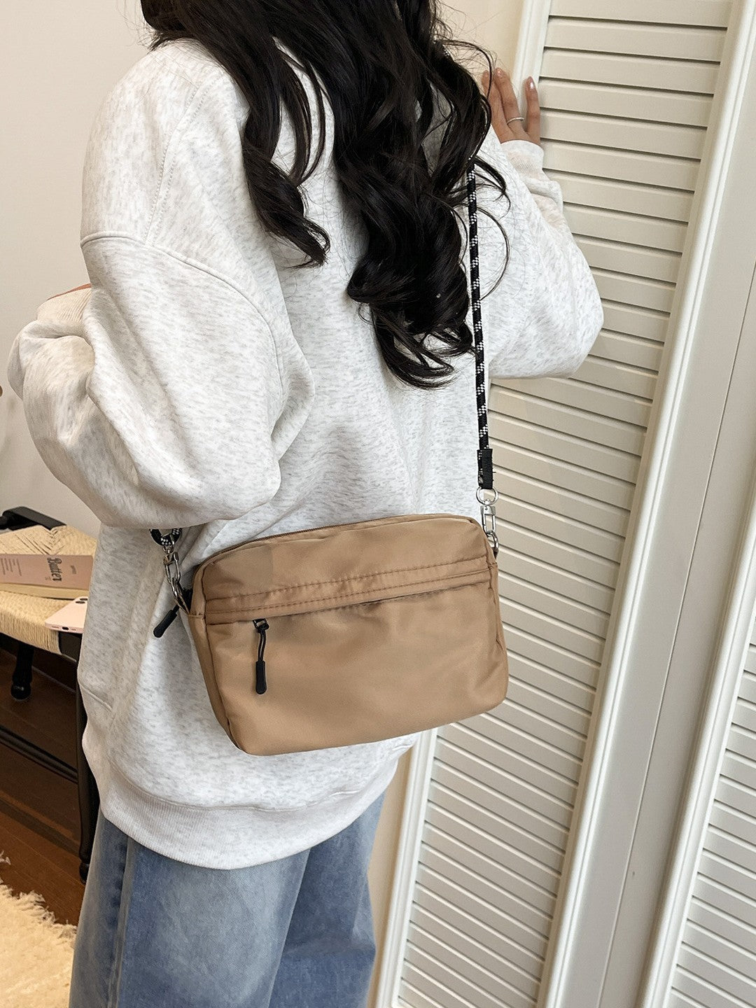 Women's lightweight nylon mini square crossbody camera bag, photo 3