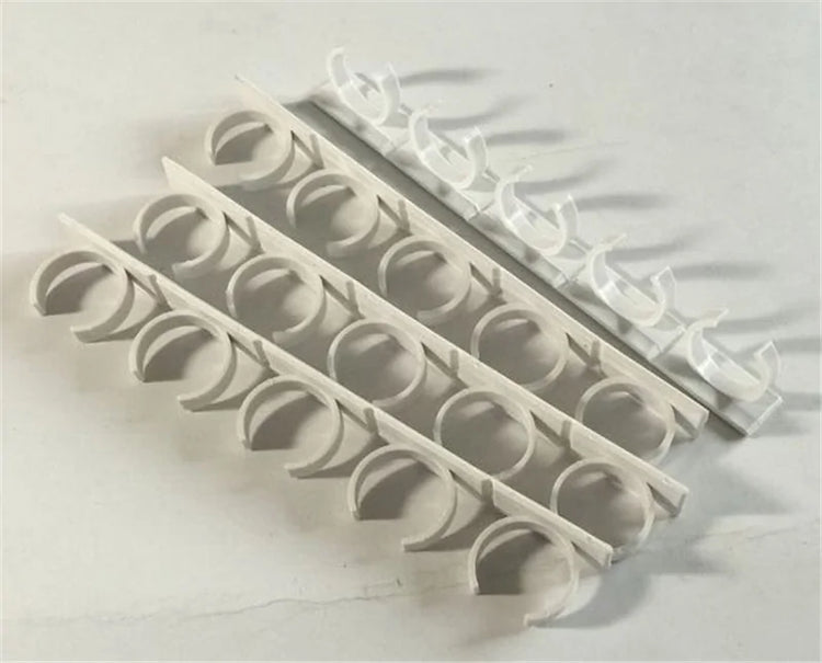 Close-up of the clip's hinge and locking teeth