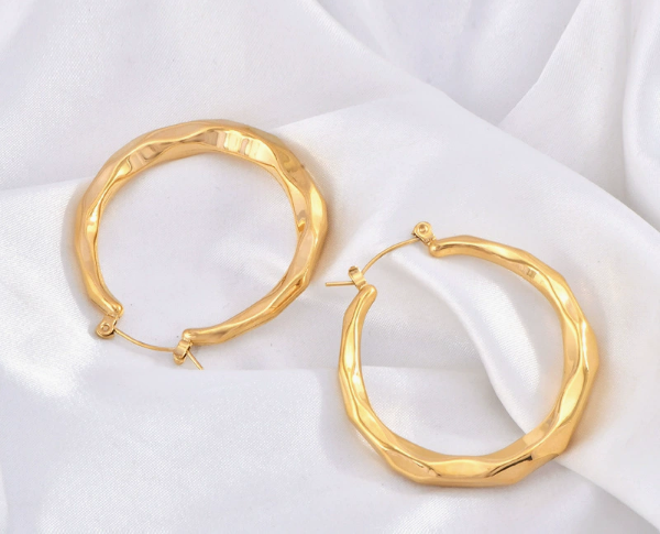 C- Ring Stud Earrings